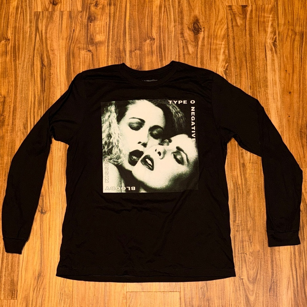Type O Negative XL Long Sleeve TSHIRT Graphic bloody kisses  Tee Black 90s nwot